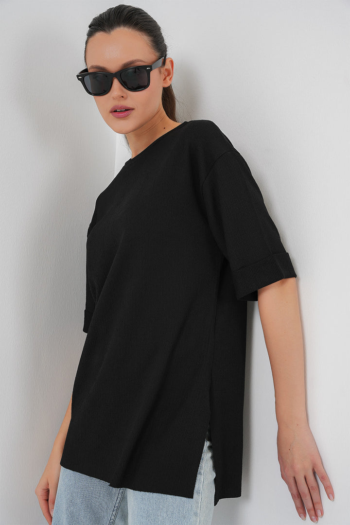 BGD Women Side Slit Knit T-shirt - Black - Ocuilan de Arteaga
