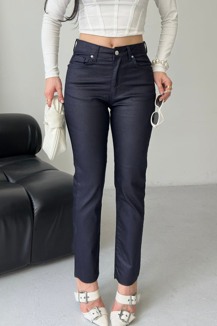 XLJ Mom Fit Jean - Cherry Hill