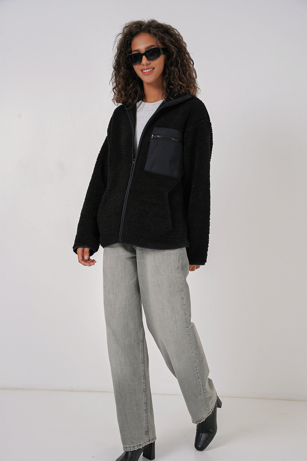BGD Women Women's Zippered Oversized Plush Jacket - Black - Châtillon