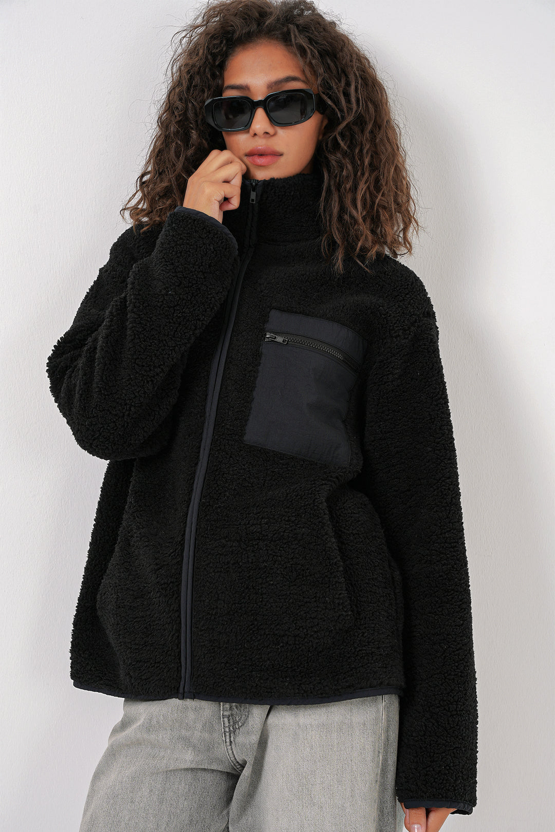 BGD Women Women's Zippered Oversized Plush Jacket - Black - Châtillon