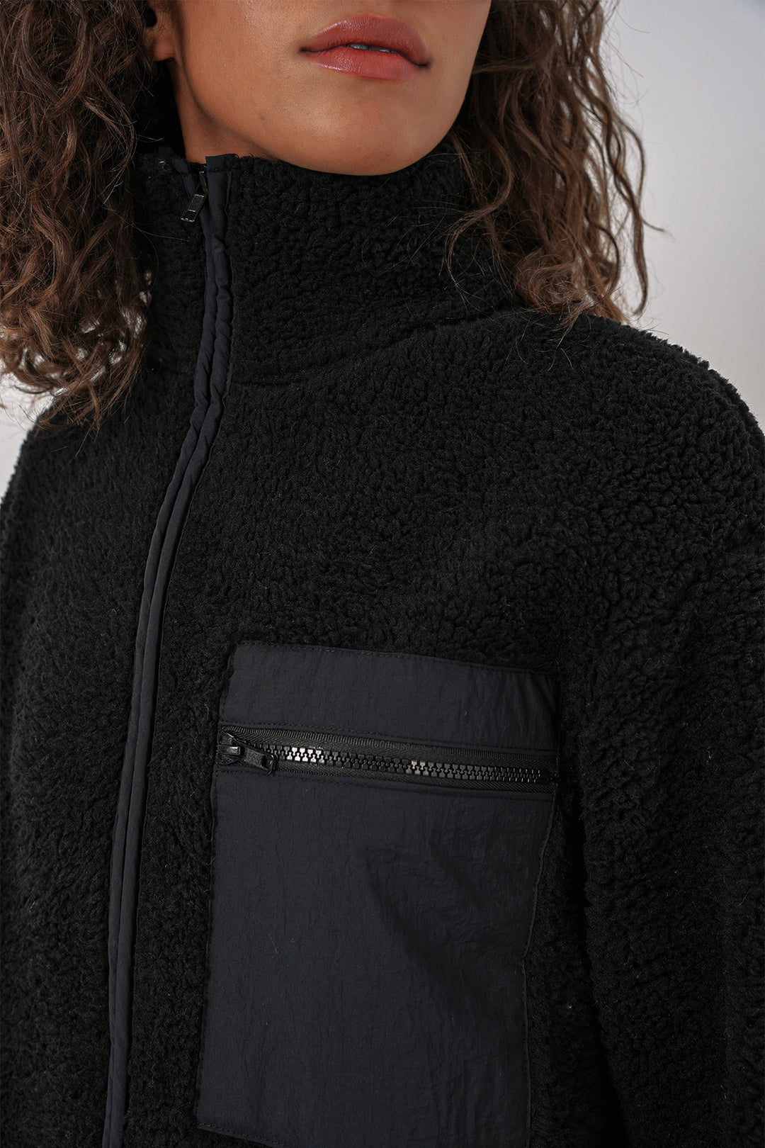 BGD Women Women's Zippered Oversized Plush Jacket - Black - Châtillon