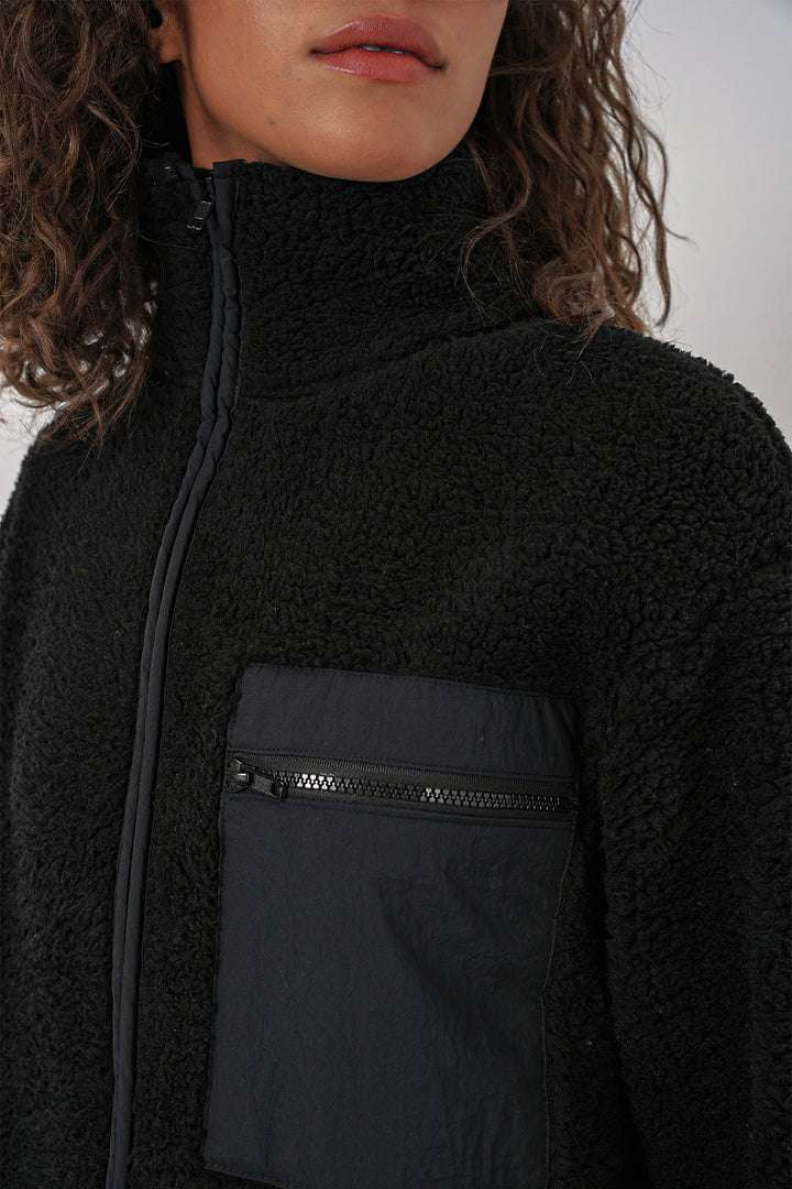 BGD Women Women's Zippered Oversized Plush Jacket - Black - Châtillon