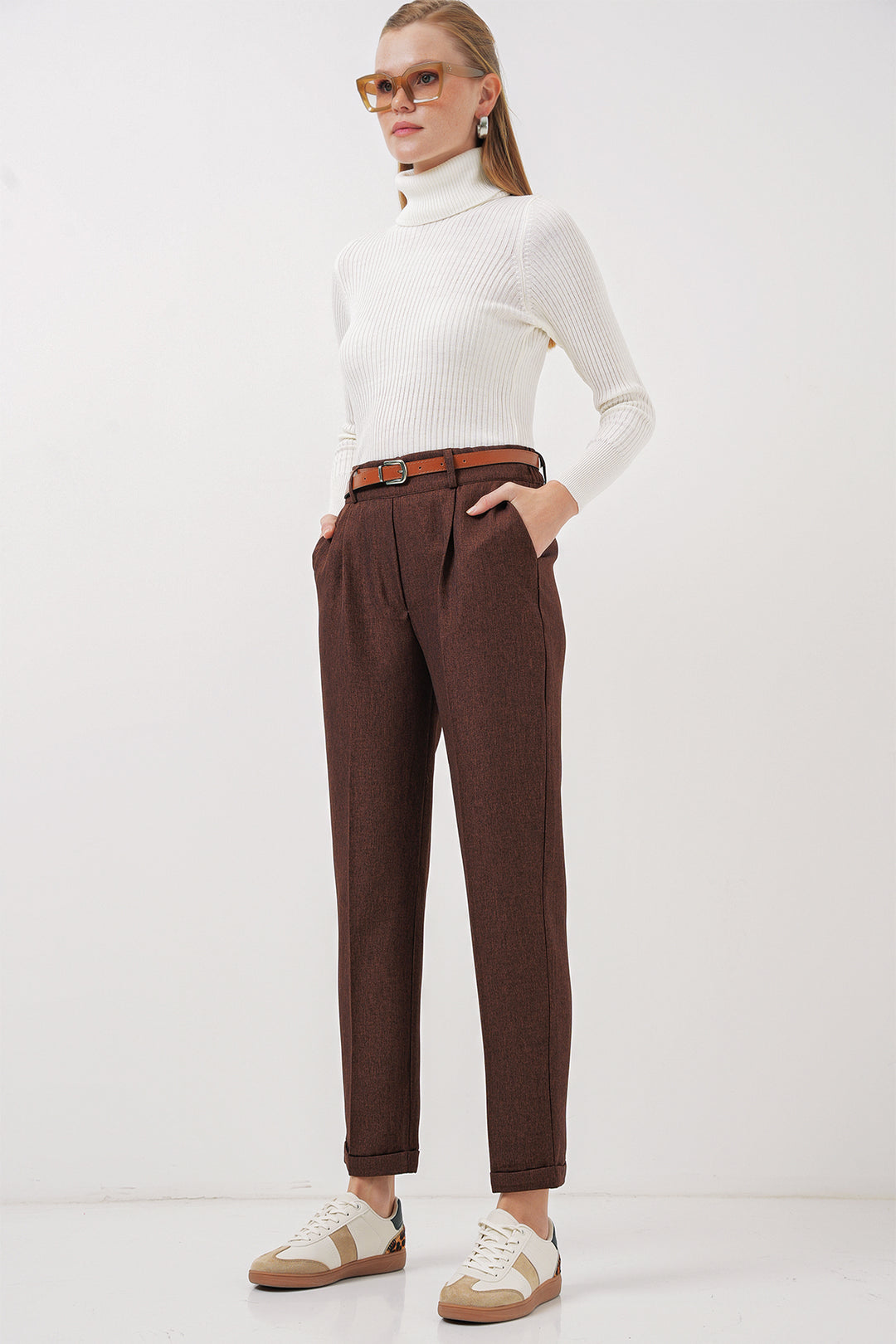 BGD Women Women's Pleated Belted Fabric Trousers - Brown - Halle