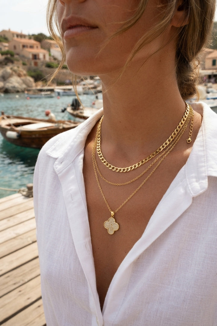 EBJ Gold Renk Pirinç Yonca Detaylı Kadın Kolye Kombini - Playas de Rosarito