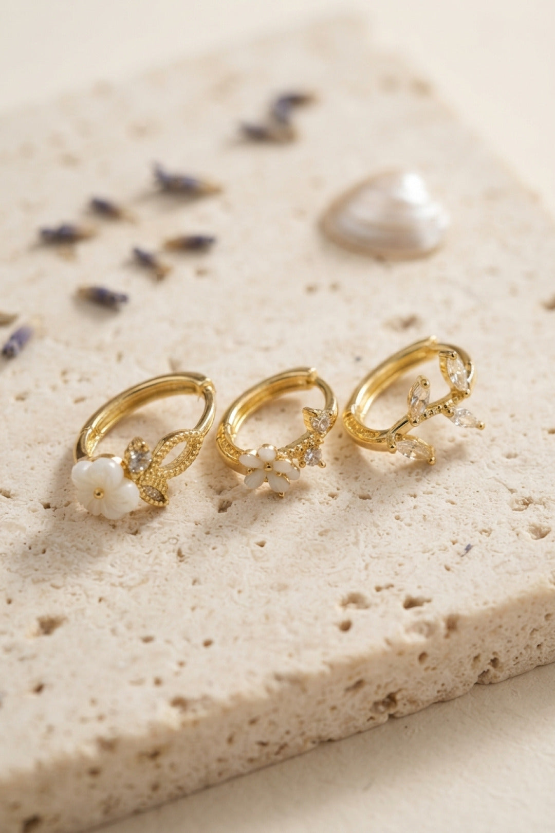 EBJ 3 lü Set Çiçek Model Gold Renk Kadın Küpe - Guacharachi