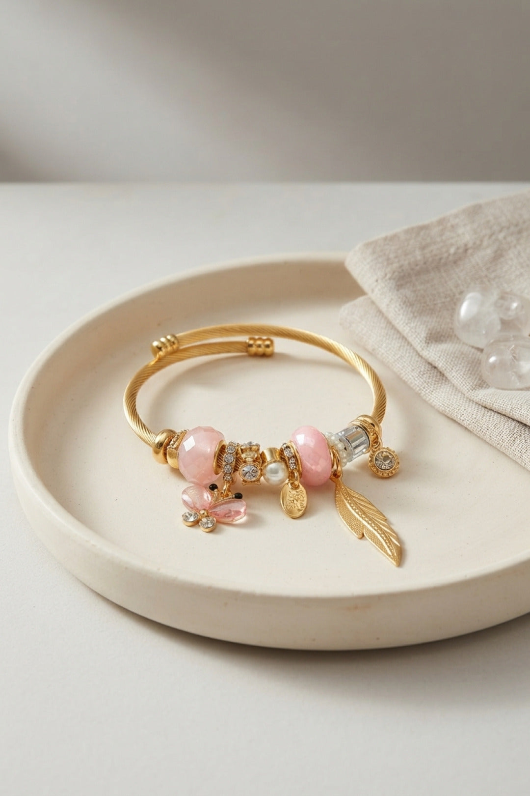 EBJ Kelebek Model Gold Renk Pembe Charmlı Bileklik - Saint-Hyacinthe