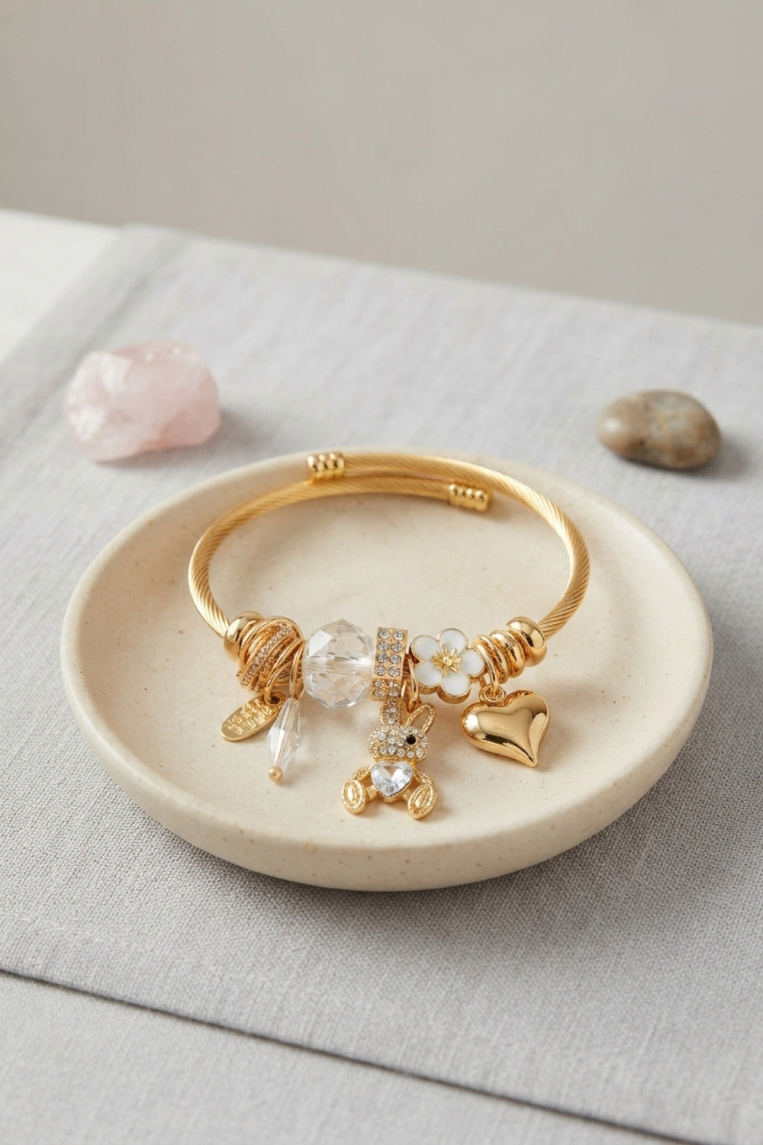 EBJ Tavşan Model Gold Renk Beyaz Charmlı Bileklik - Preston