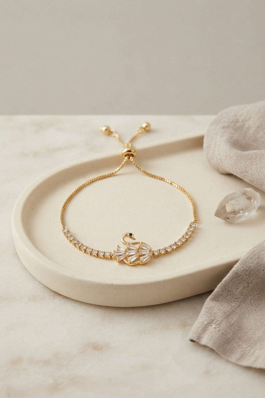 EBJ Gold Renk Zirkon Taşlı Pirinç Kuğu Model Asansörlü Bileklik - Melbourne
