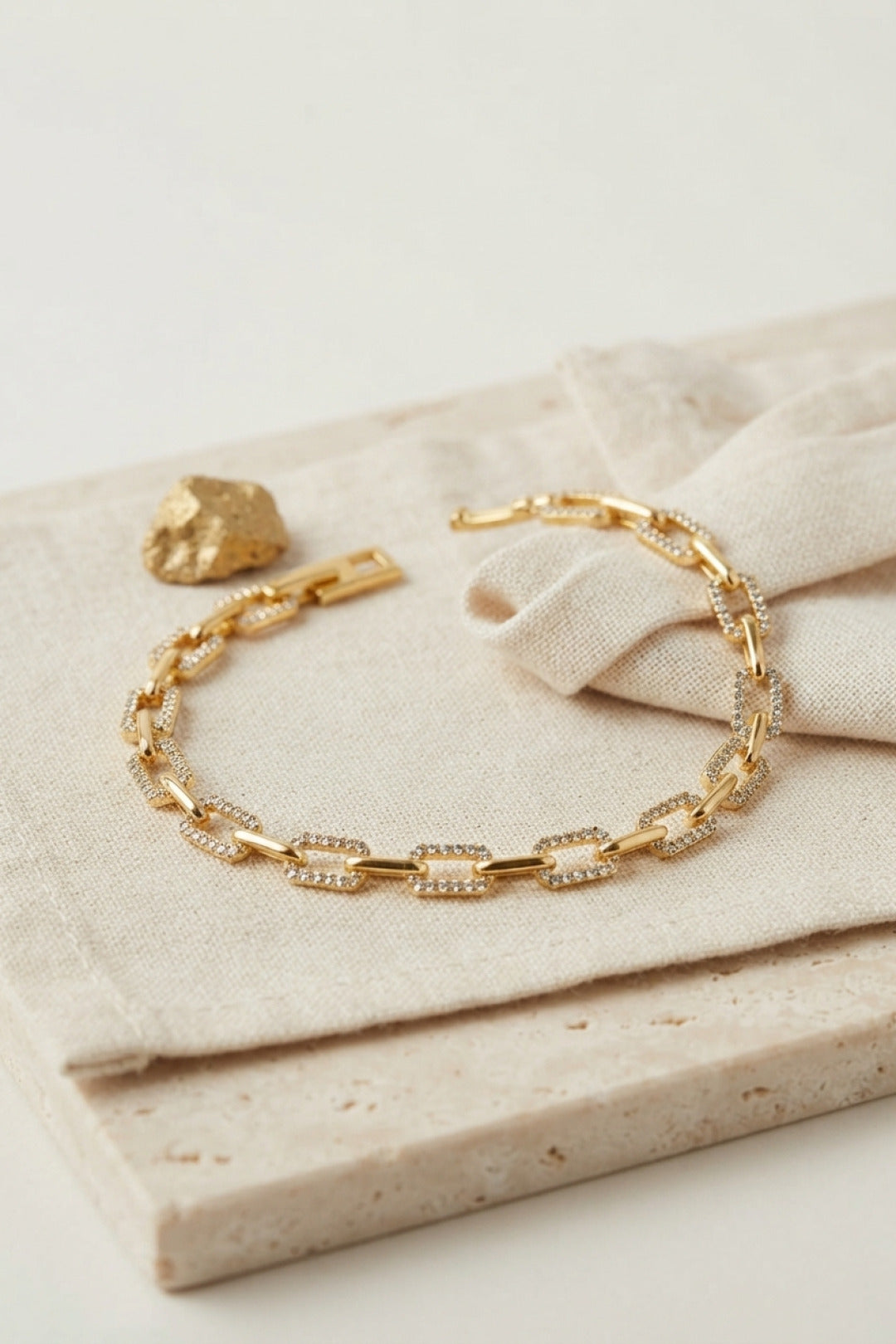 EBJ Gold Renk Pirinç Sıralı Kare Model Zirkon Taşlı Bileklik - Llanelli