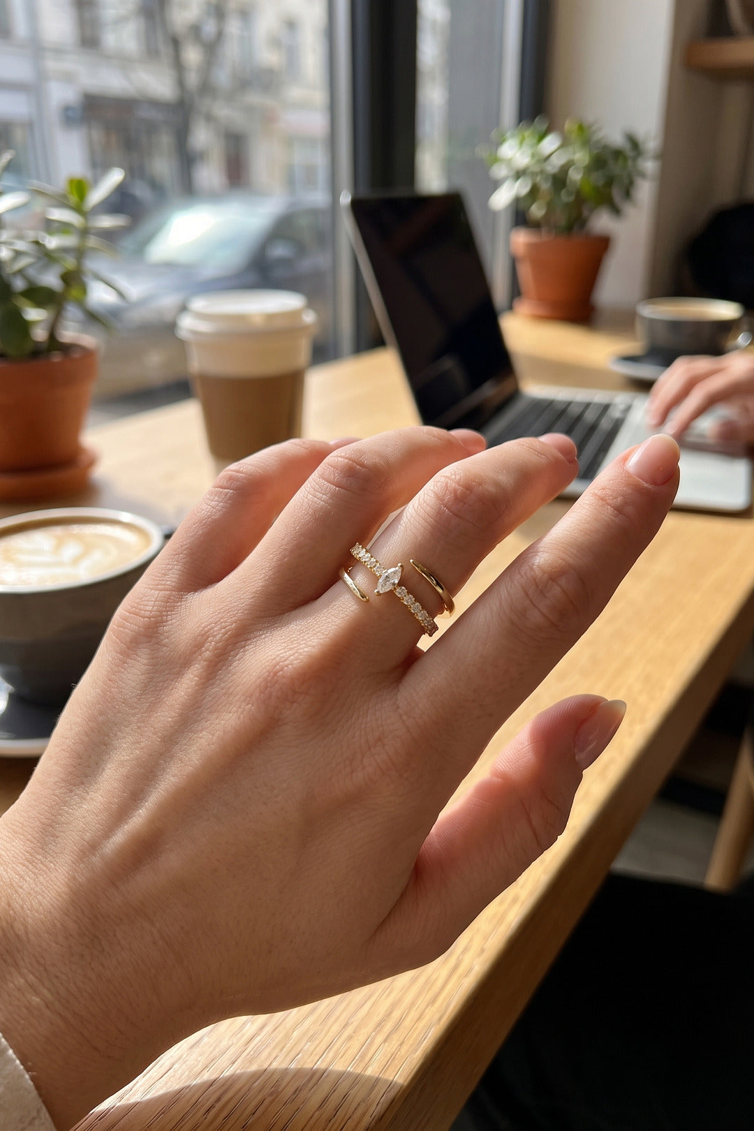 EBJ Gold Renk Kuyruklu Çift Sıra Taşlı Model Kadın Yüzük - Crotone