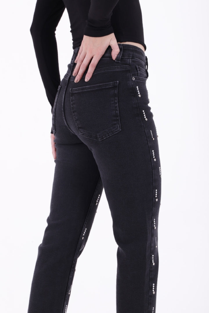 XLJ Mom Fit Jeans with Decorative Pieces on One Side - Tomatlán