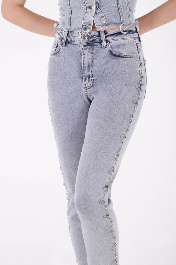 XLJ Mom Jean with Decorative Metal Parts on Sides - Evergem