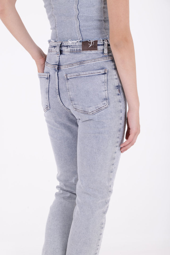 XLJ Mom Jeans with Metal Piece Details - Tomelloso