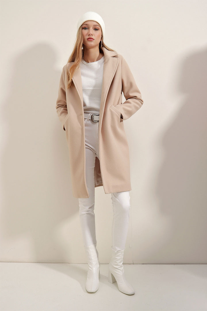 BGD Women Stamp Coat - Beige - Avondale