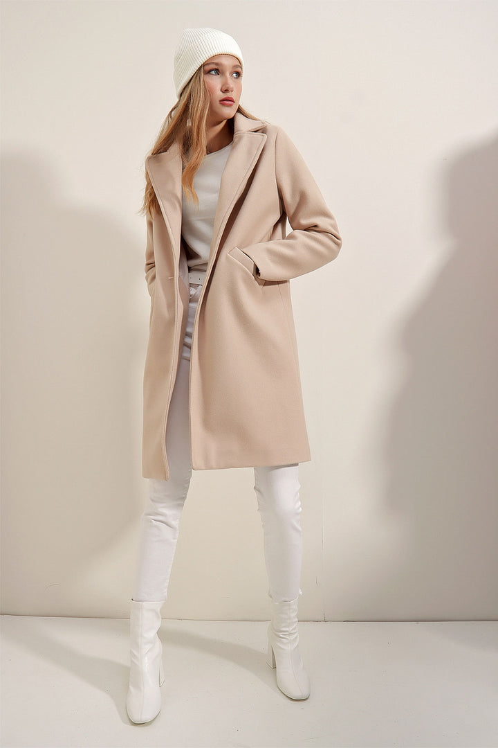 BGD Women Stamp Coat - Beige - Avondale
