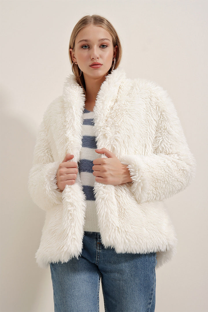 BGD Women Plush Coat - White - Tezonapa