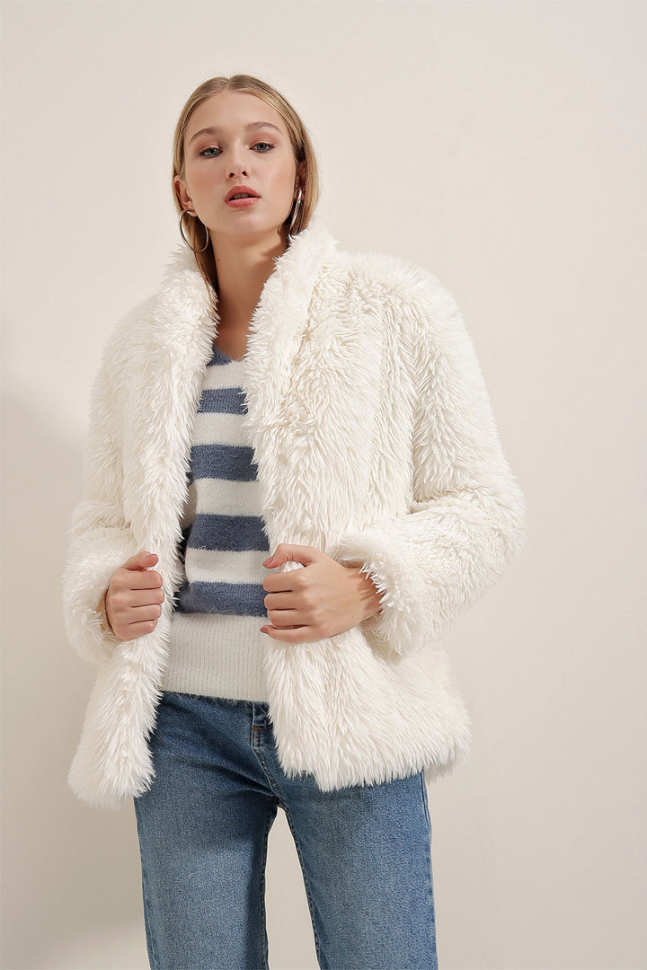 BGD Women Plush Coat - White - Tezonapa