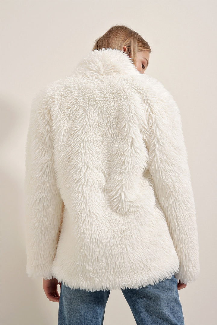 BGD Women Plush Coat - White - Tezonapa