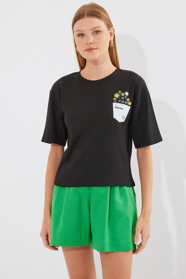 BGD Women Printed Knit Basic T-shirt - Black - Avondale