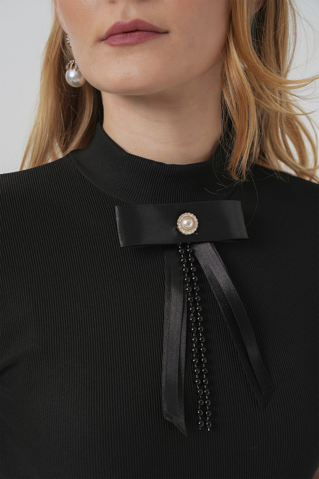 BGD Women Neck Detailed Short Sleeve Blouse - Black - Omaha