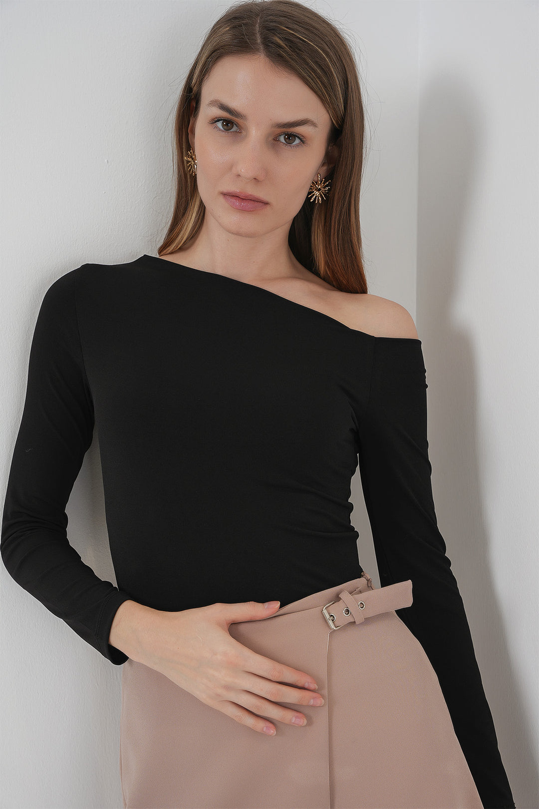 BGD Women Boat Neck Sandy Blouse - Black - Carrara