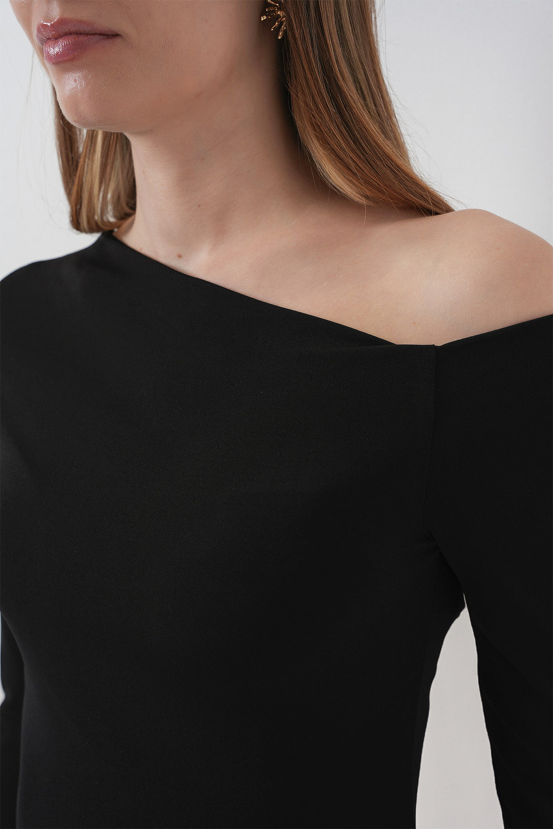 BGD Women Boat Neck Sandy Blouse - Black - Carrara
