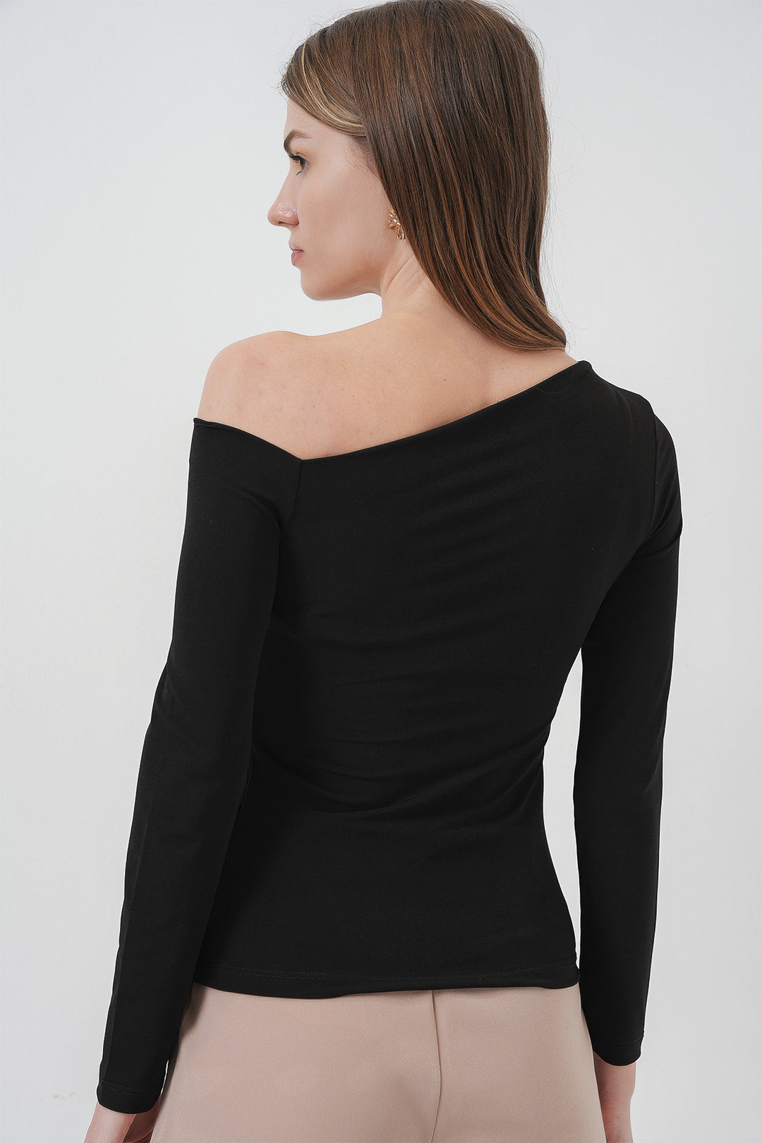 BGD Women Boat Neck Sandy Blouse - Black - Carrara