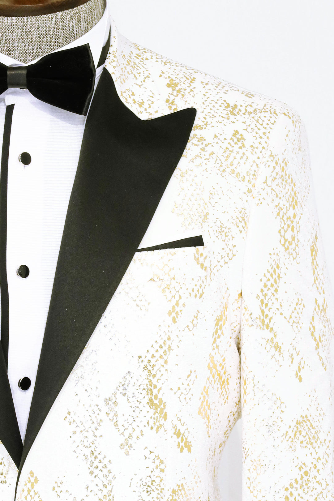 سترة WSS Peak Lapel Slim Fit باللون الأبيض منقوشة باللون الذهبي للرجال - سينجين