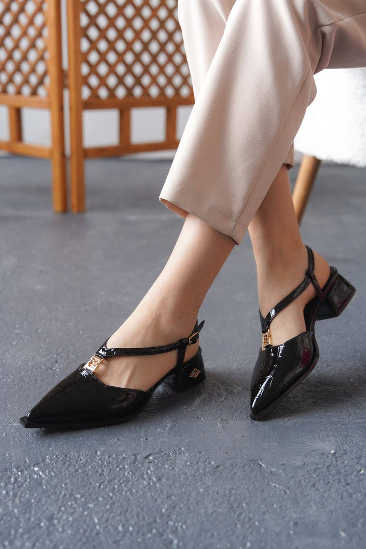DSM Oscar Black Patent Crocodile Low Heel Shoes - Jaral del Progreso
