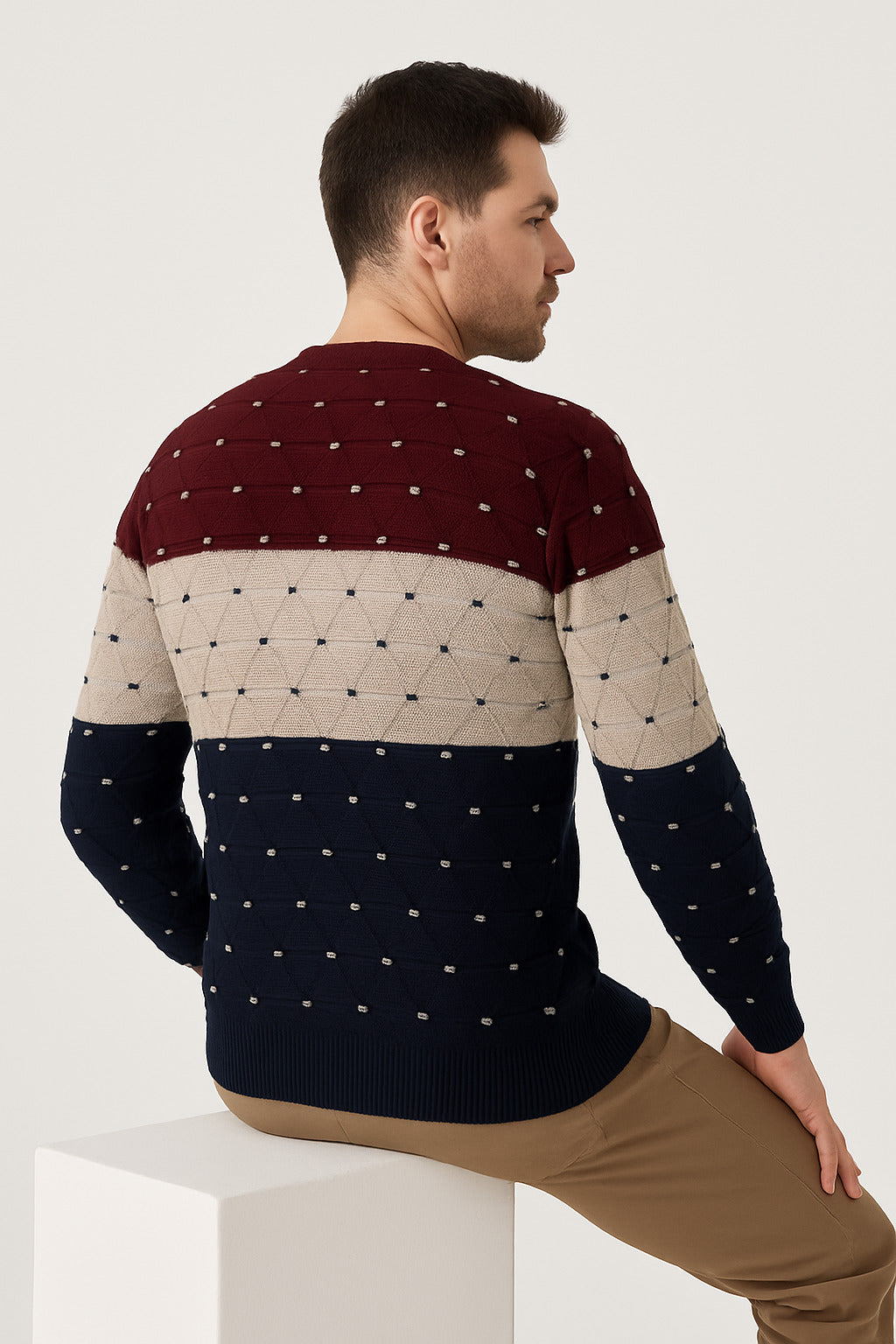 MPL Men's V-Neck Sweater 235 - Calimera