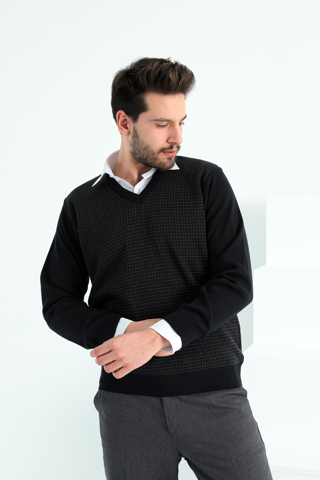 MPL Men's V-Neck Sweater 942 - Nordhorn