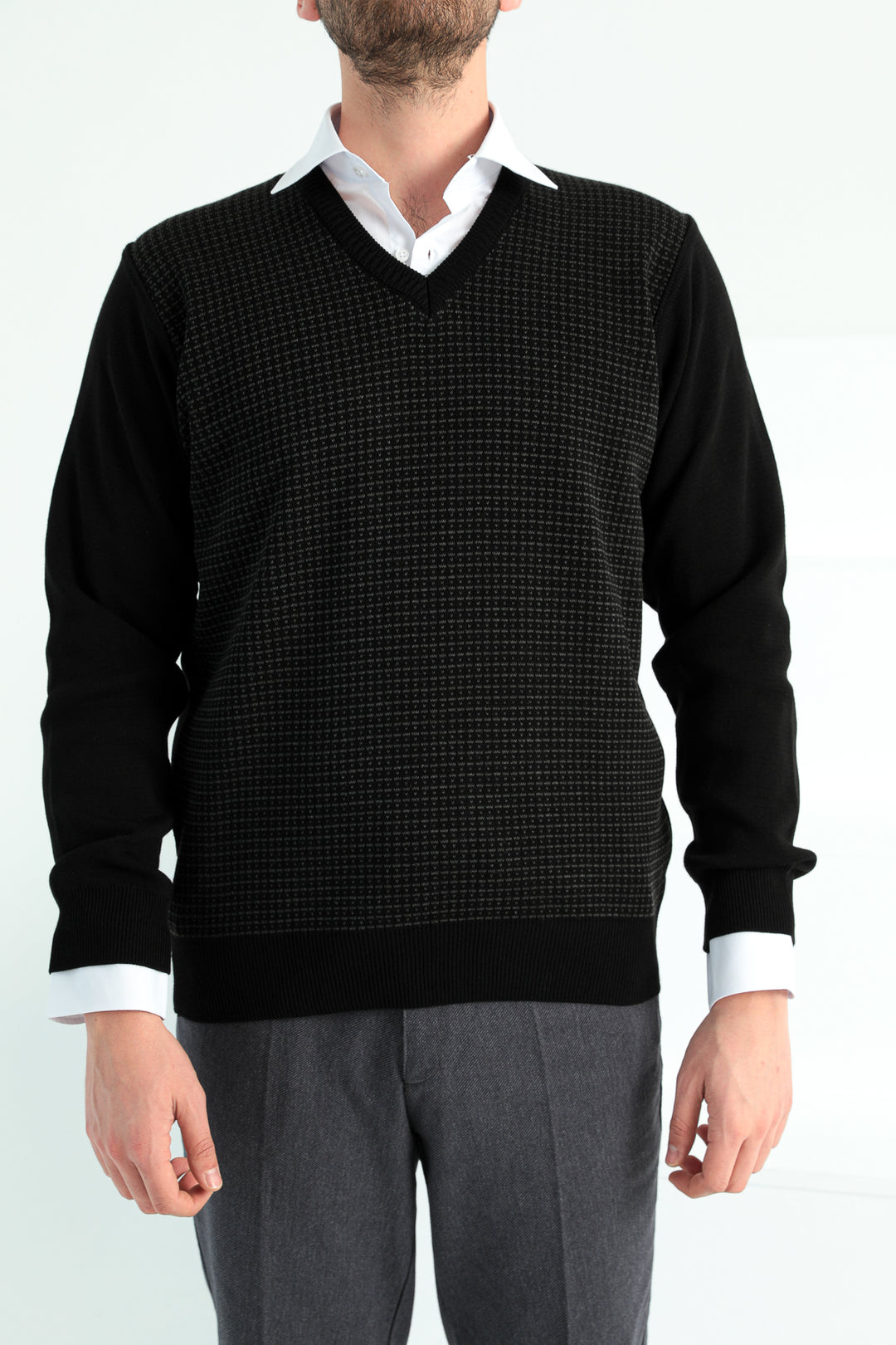 MPL Men's V-Neck Sweater 942 - Fulham