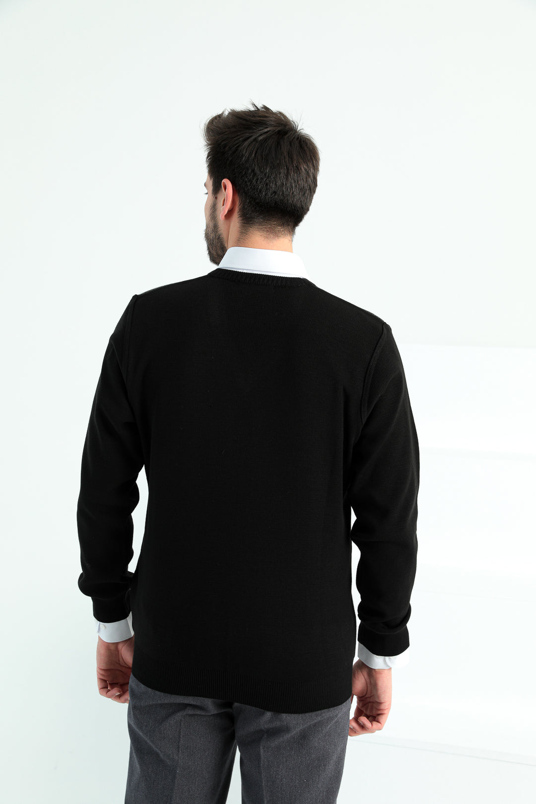 MPL Men's V-Neck Sweater 942 - Fulham
