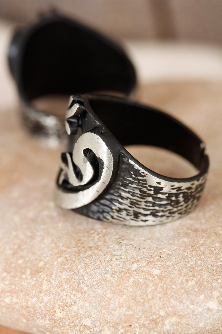 EBJ Tulip Patterned Smoke Grey Color Adjustable Men's Ring - Níkaia