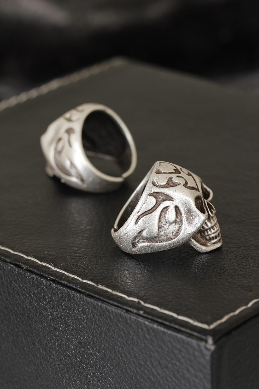 EBJ Adjustable Model Men's Ring with Dry Skull Design and Distressed Silver Pattern - Aalen