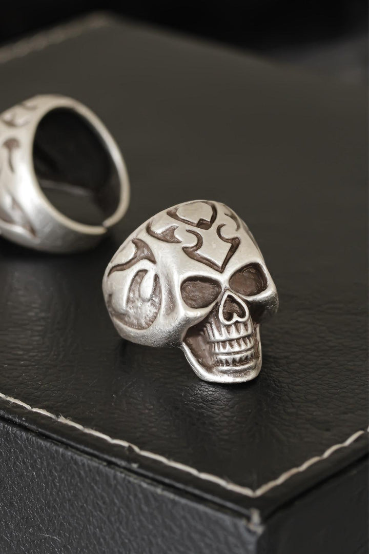 EBJ Adjustable Model Men's Ring with Dry Skull Design and Distressed Silver Pattern - Aalen