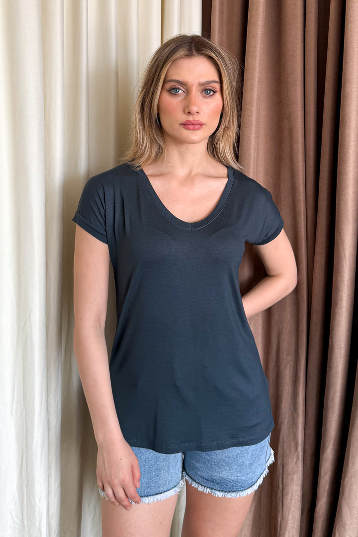 MPL Woman V-neck Slit T-shirt 2000 - Soledad de Graciano Sánchez