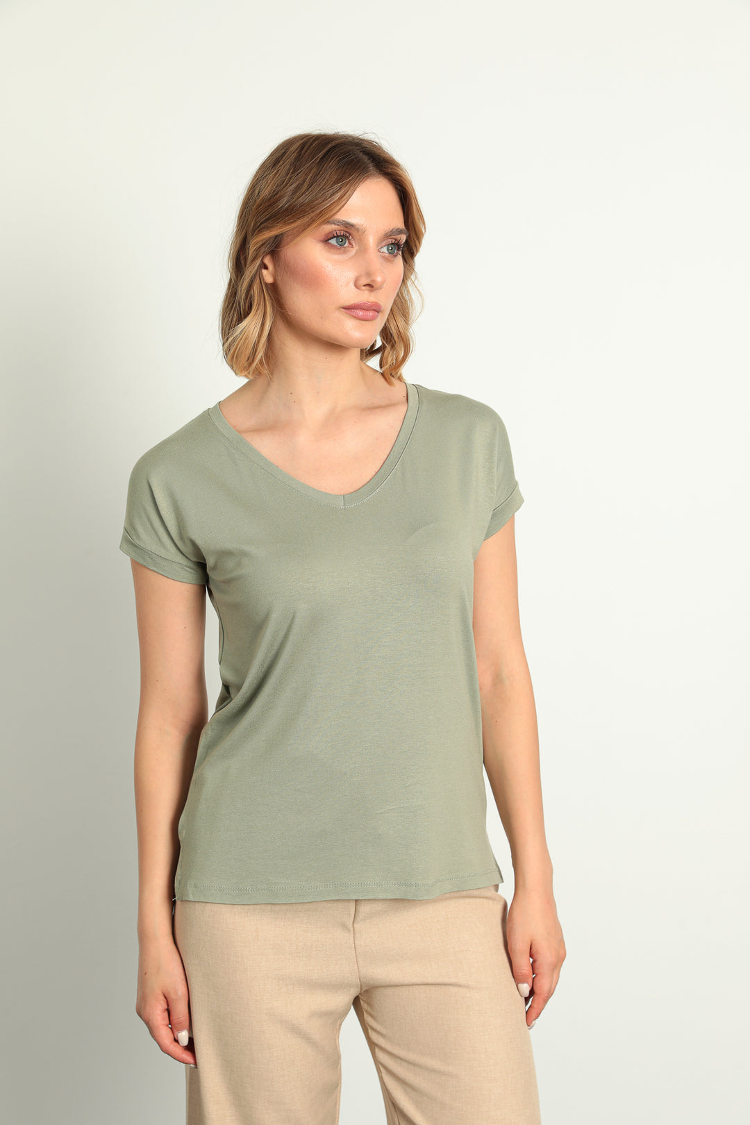 MPL Woman V-neck Slit T-shirt 2000 - Streatham