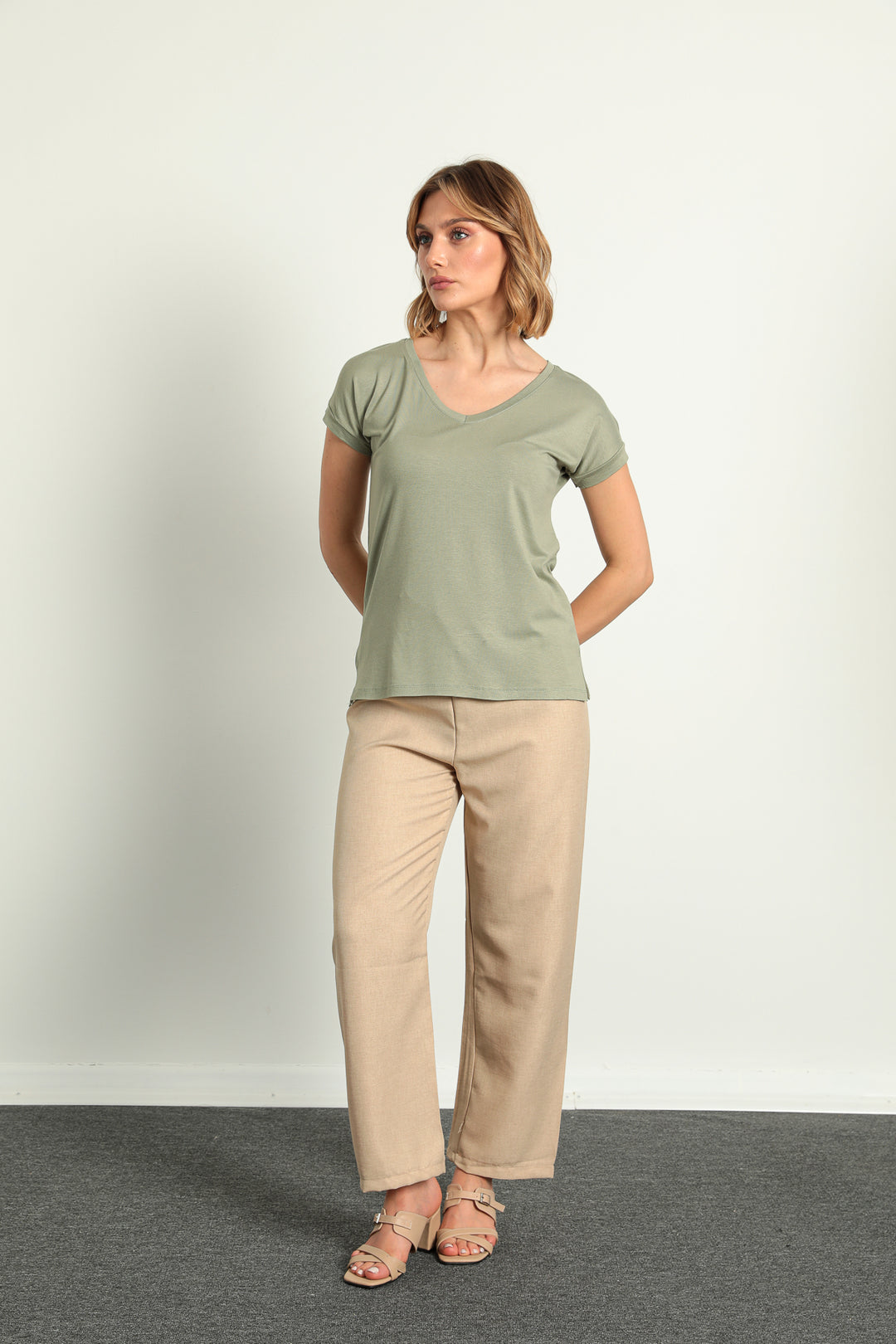 MPL Woman V-neck Slit T-shirt 2000 - Streatham