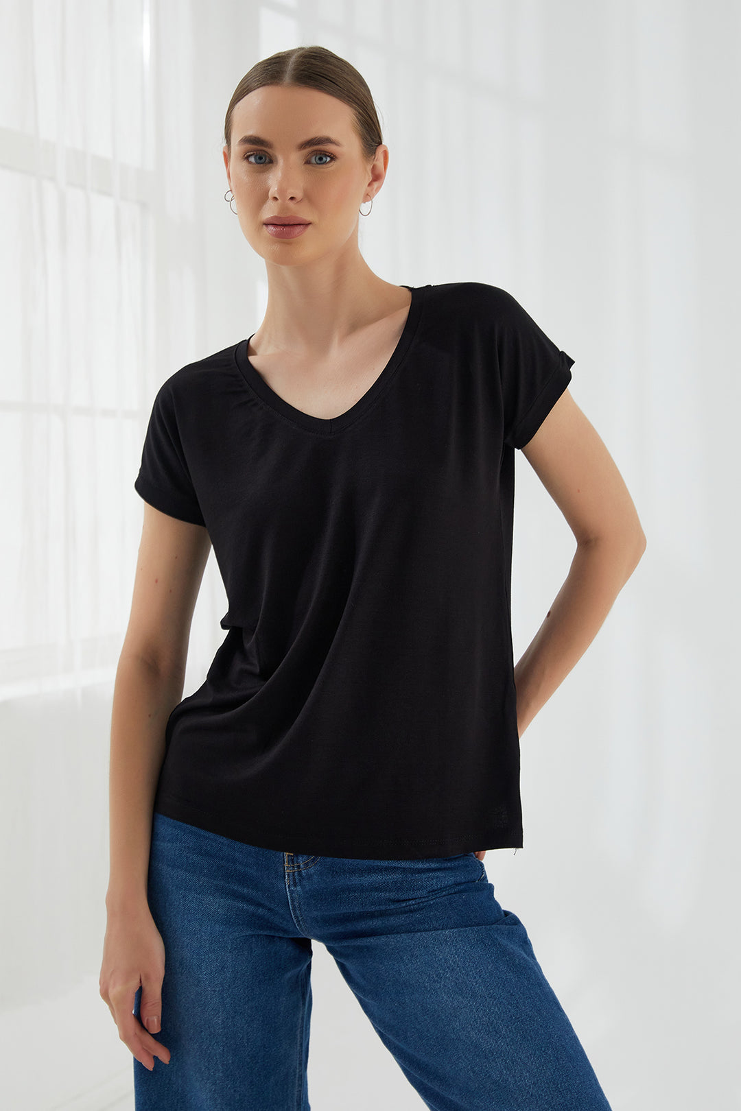 MPL Woman V-neck Slit T-shirt 2000 - Doral