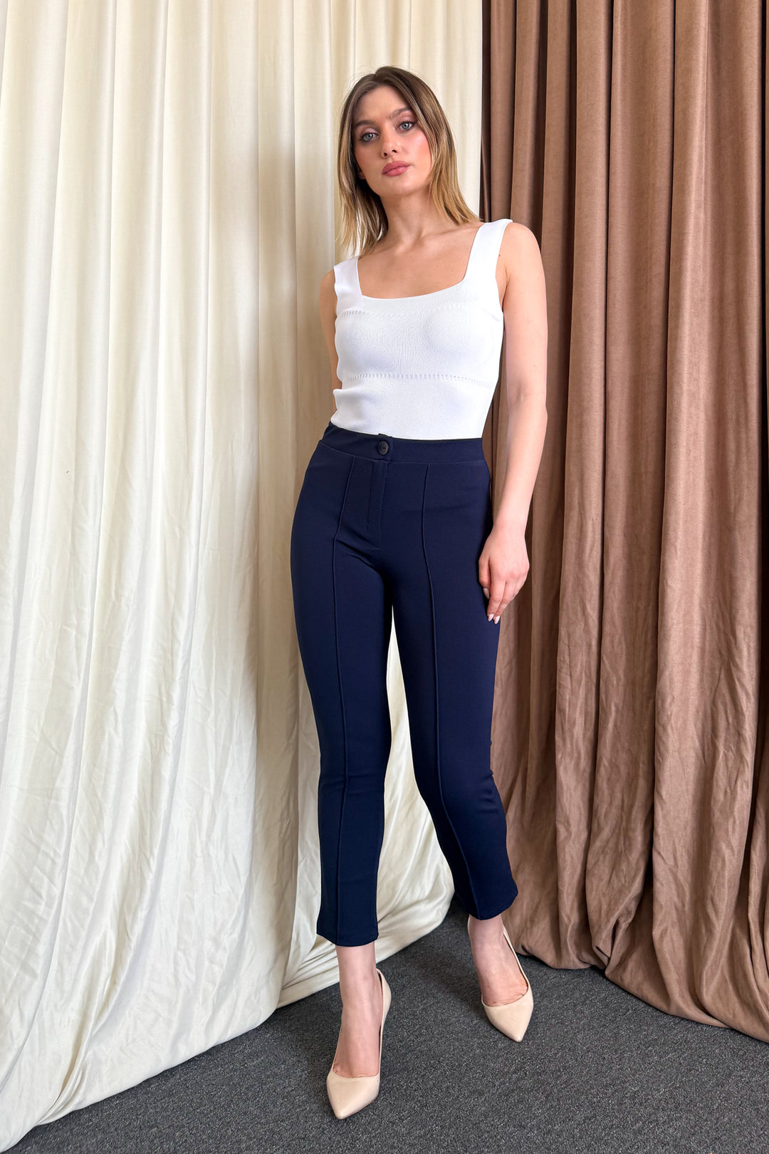 MPL Woman Crepe Carrot Leg Pants 3857 - Lingen