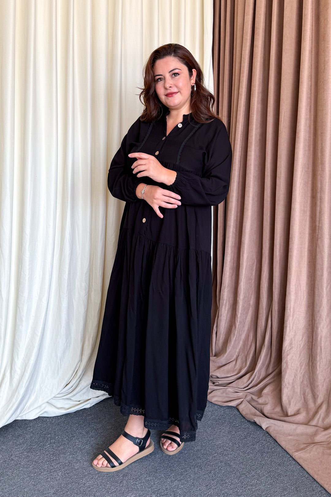 MPL Woman in a Long Calm Dress - Bragança