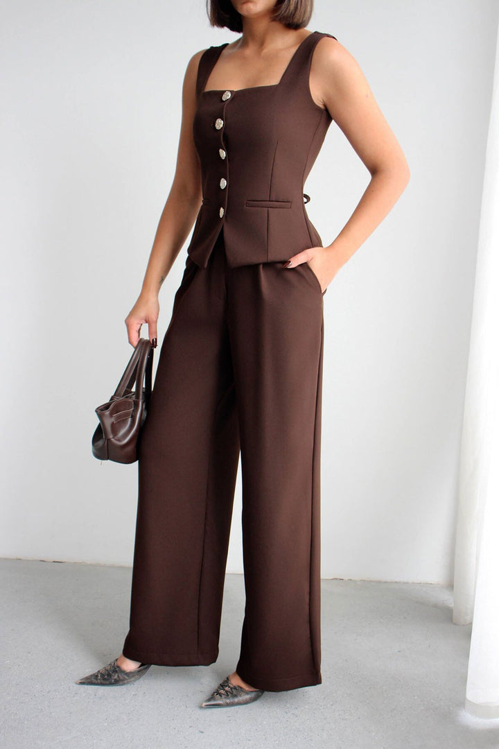 Acı Kahve Brit Detaylı Kare Yaka Crep Bluz Ve Pantolon Alt Üst Takım BCHN-2626844 - Oak Creek