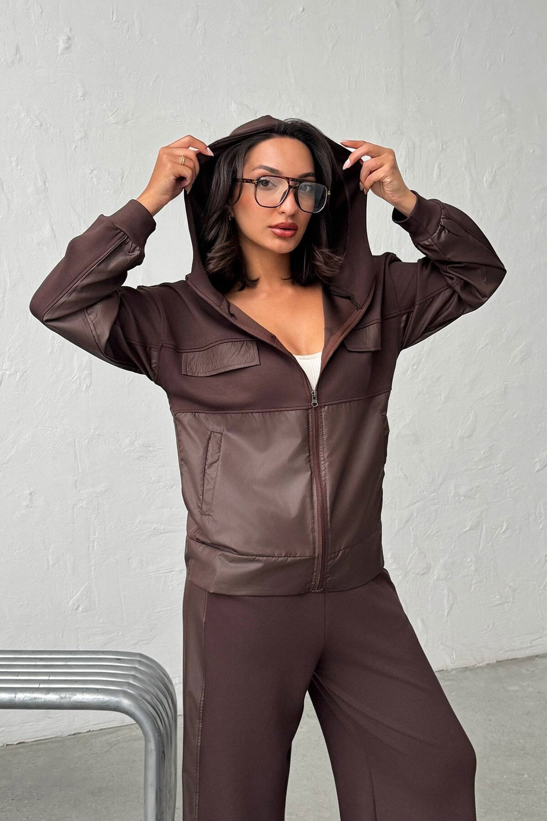 Acı Kahve Yumuşak Dokulu Garnili Kapüşonlu Sweatshirt Ve Pantolon Alt Üst Takım BCHN-25261023 - Ocosingo
