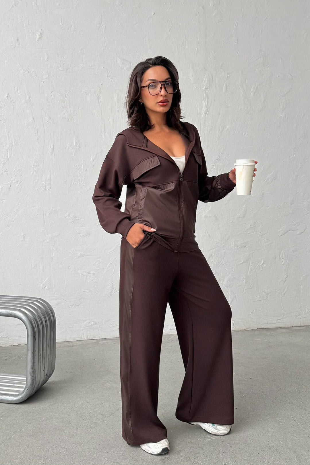 Acı Kahve Yumuşak Dokulu Garnili Kapüşonlu Sweatshirt Ve Pantolon Alt Üst Takım BCHN-25261023 - Ocosingo