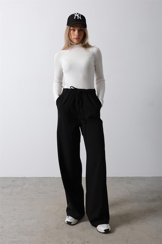 RYN Elasticated High-Waisted Wide Leg Pants - Black - Weinheim