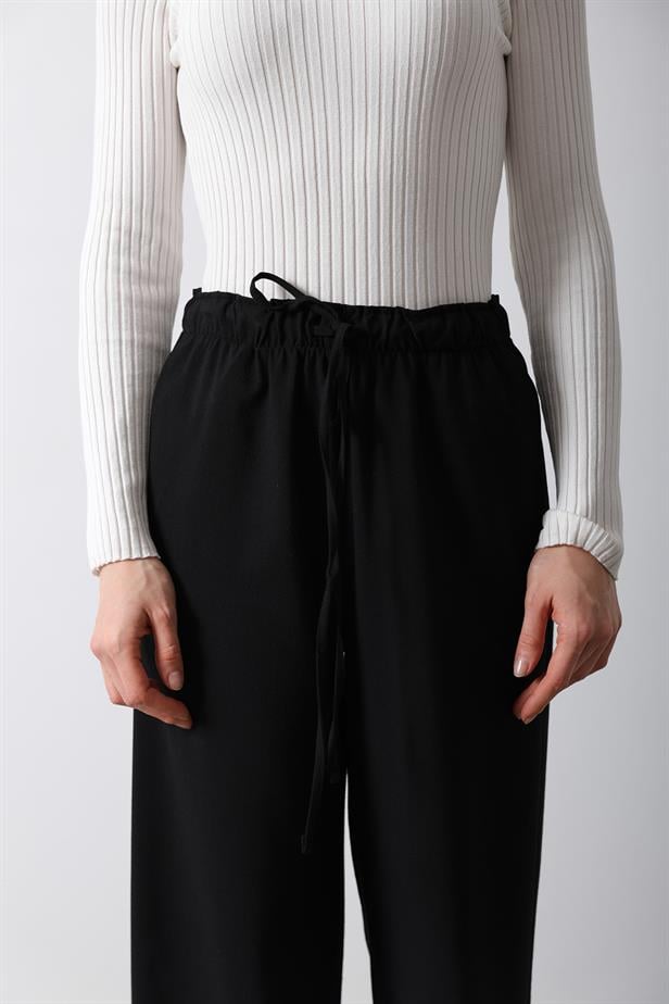 RYN Elasticated High-Waisted Wide Leg Pants - Black - Weinheim