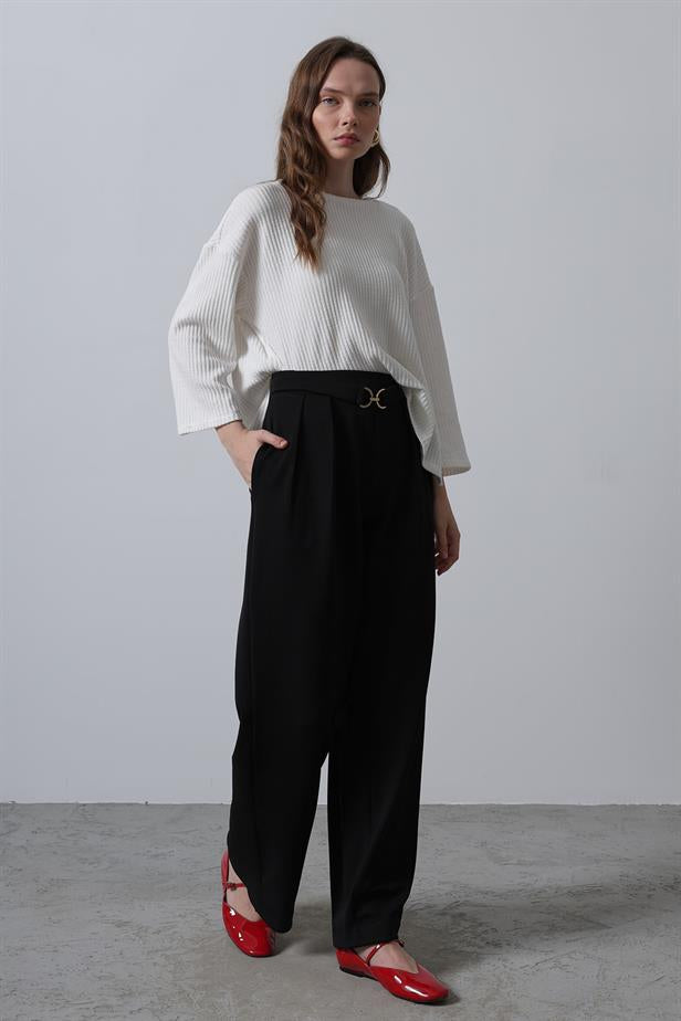 RYN Belted Palazzo Pants - Black - Sykiés