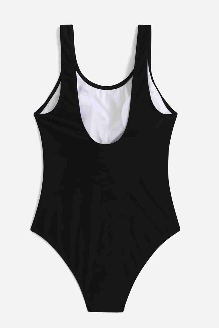 IGR Women Angels Women's Elegant Swimsuit in Black with Special Threaded Fabric - Juan Rodríguez Clara