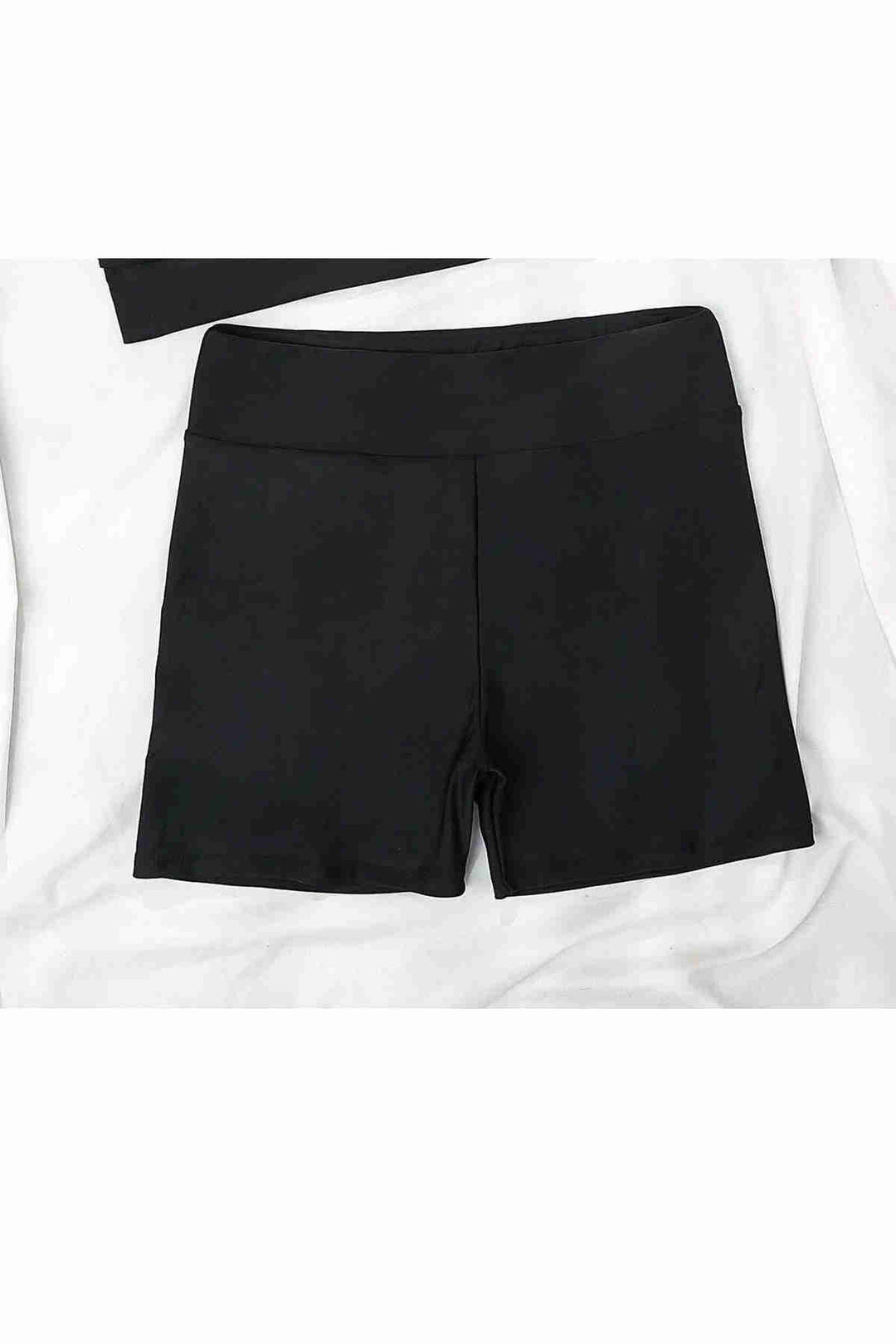 IGR Women Angels in Stylish Black Shorts by the Sea - Uden